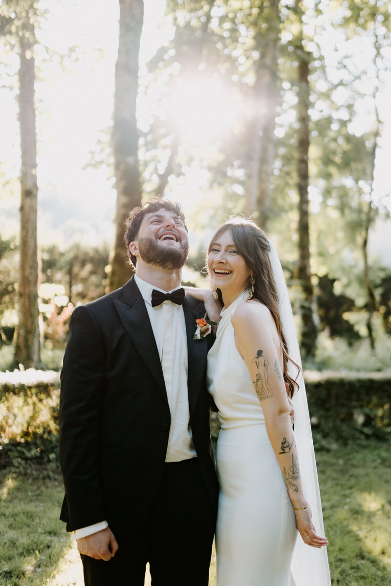 Mariage moderne et coloré au Domaine de la Chartrognière