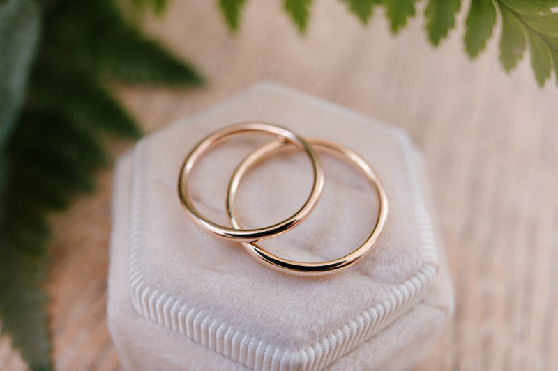 alliances des mariés au gîte de la grange aux fées