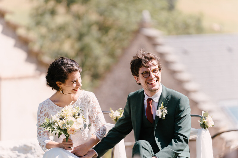 mariés cérémonie laïque grange aux fées