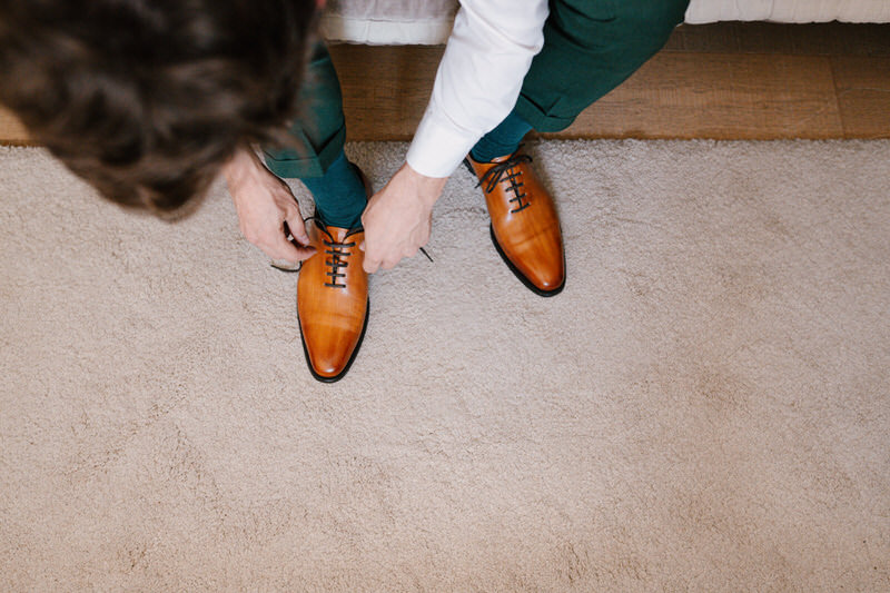 préparatifs du marié à la grange aux fées autrans