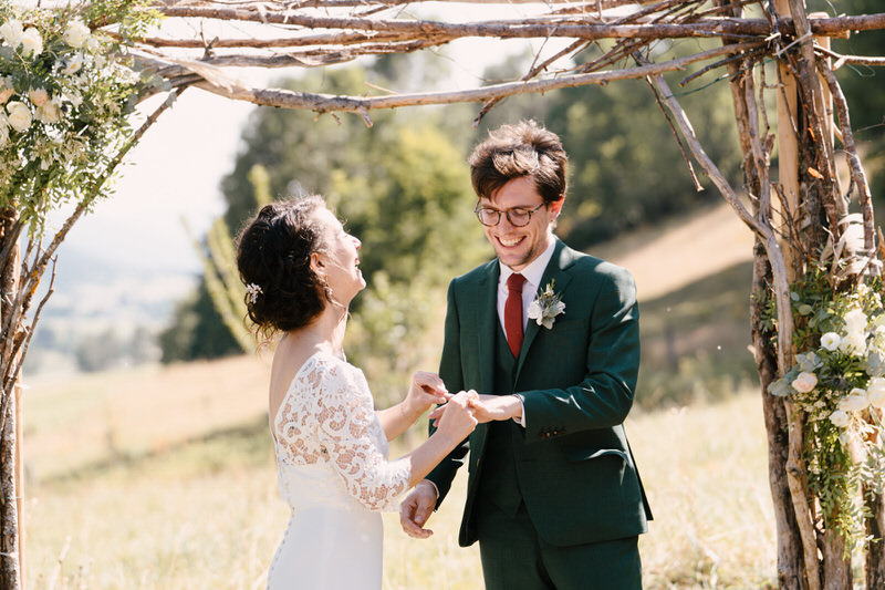 mariage cérémonie laïque grange aux fées échange des alliances
