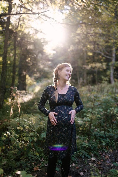 séance photo grossesse grenoble au coucher de soleil