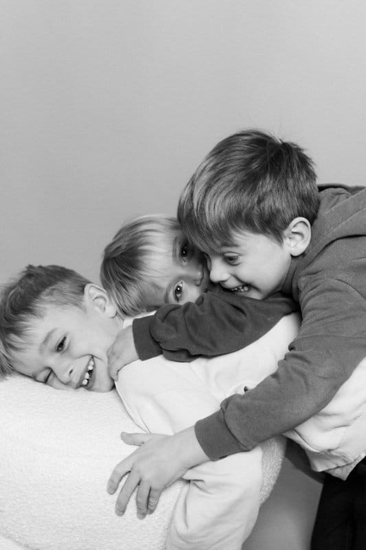 Shooting photo en famille avec des enfants qui bougent