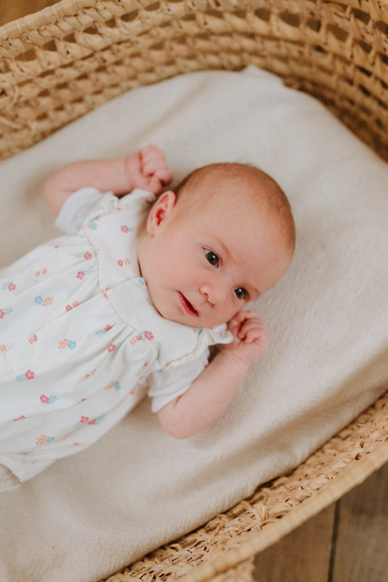 Quand faire une séance photo naissance en studio douce et naturelle