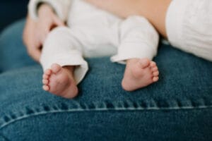 petits pieds séance photo naissance grenoble