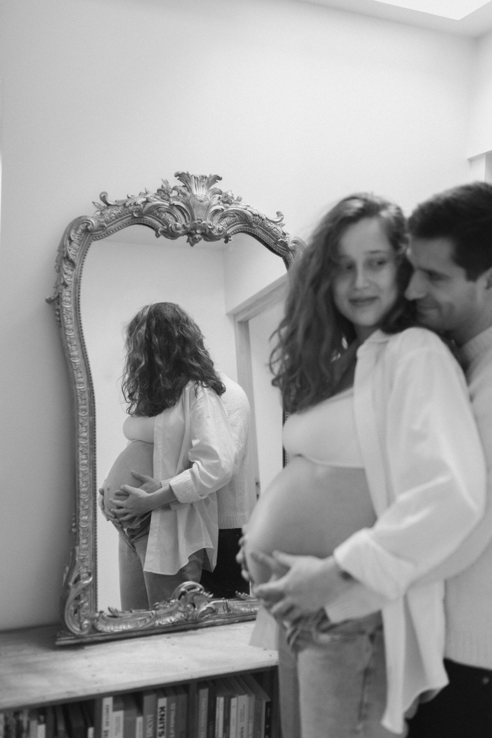 séance photo grossesse en couple à domicile artiste