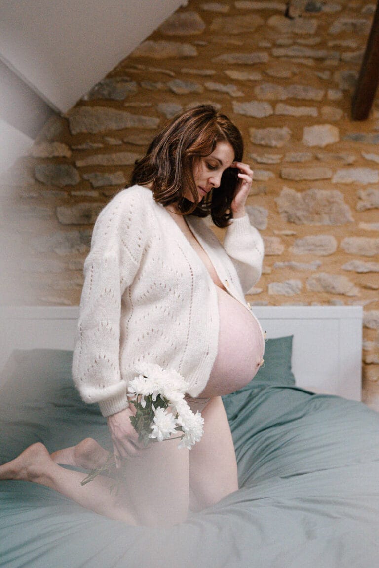 séance photo grossesse douce à domicile style naturel autour de grenoble